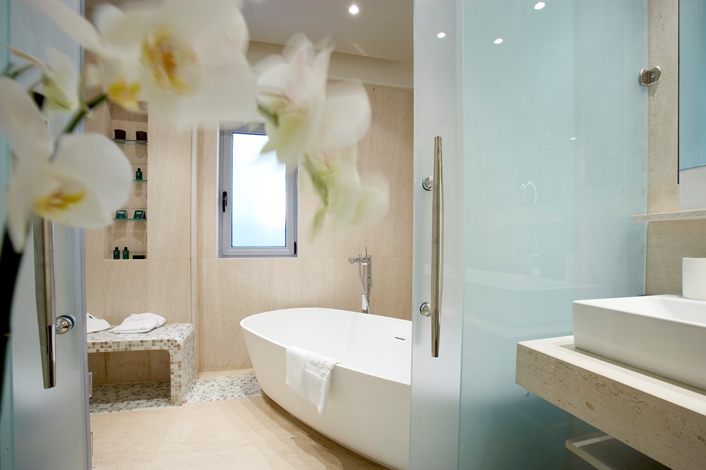 Hotel Eagles Palace bathroom 1.jpg