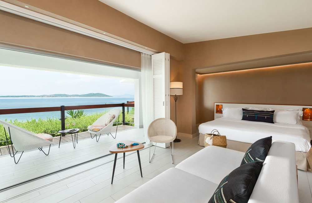 Hotel Eagles Palace bungalow sea front.jpg