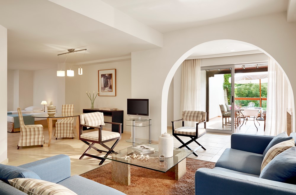 Hotel Eagles Palace grand suite private pool.jpg