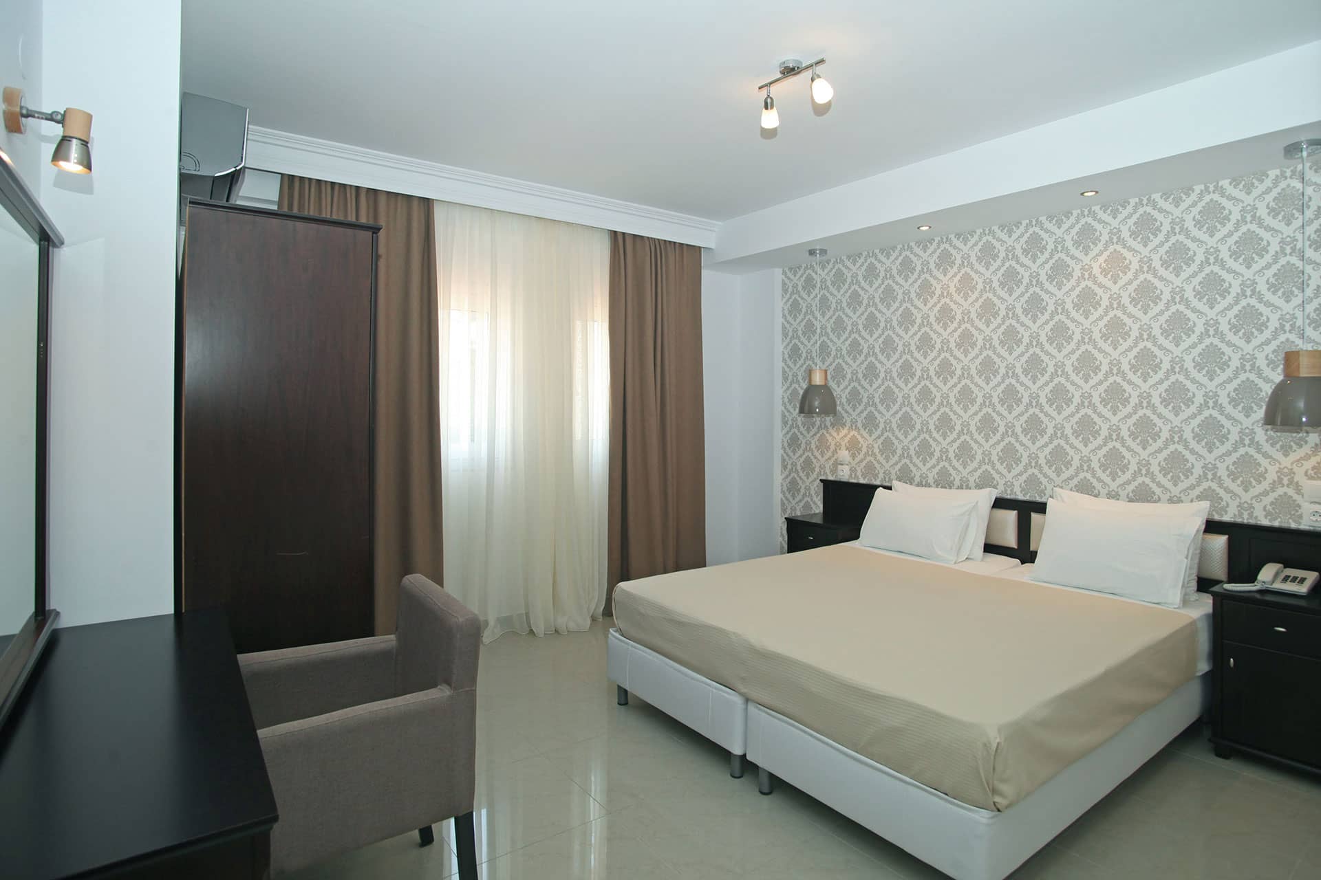 Hotel Naias apartman spavaca soba.jpg