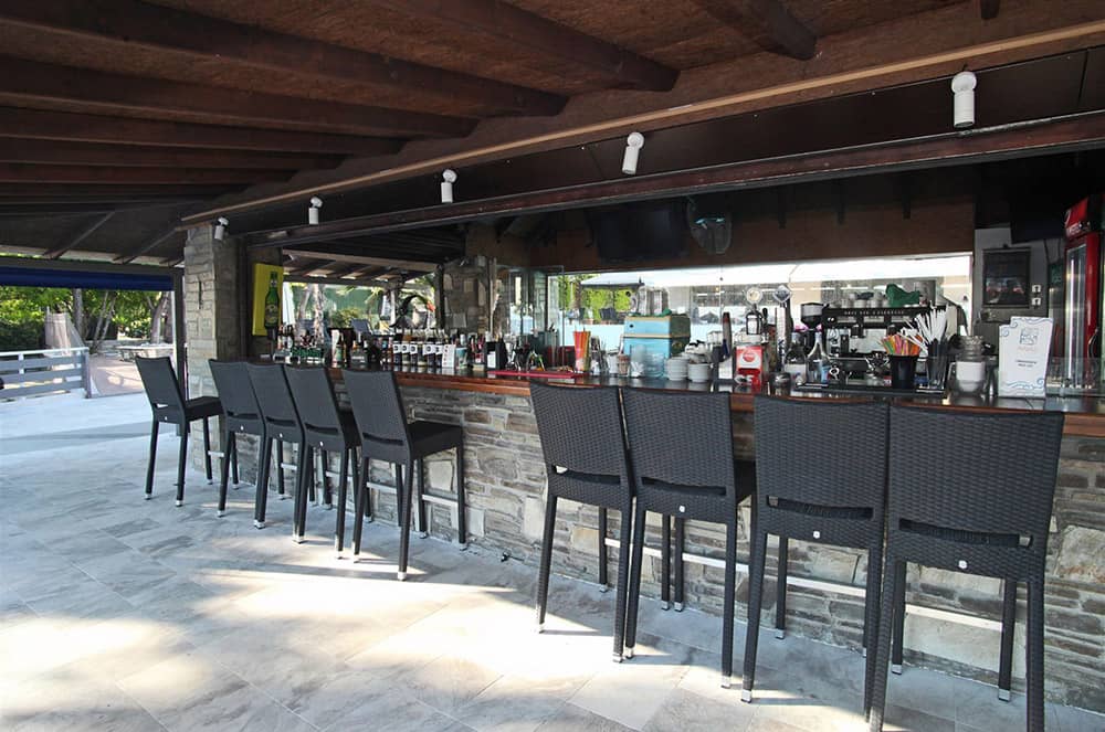 Hotel Naias bar 1.jpg