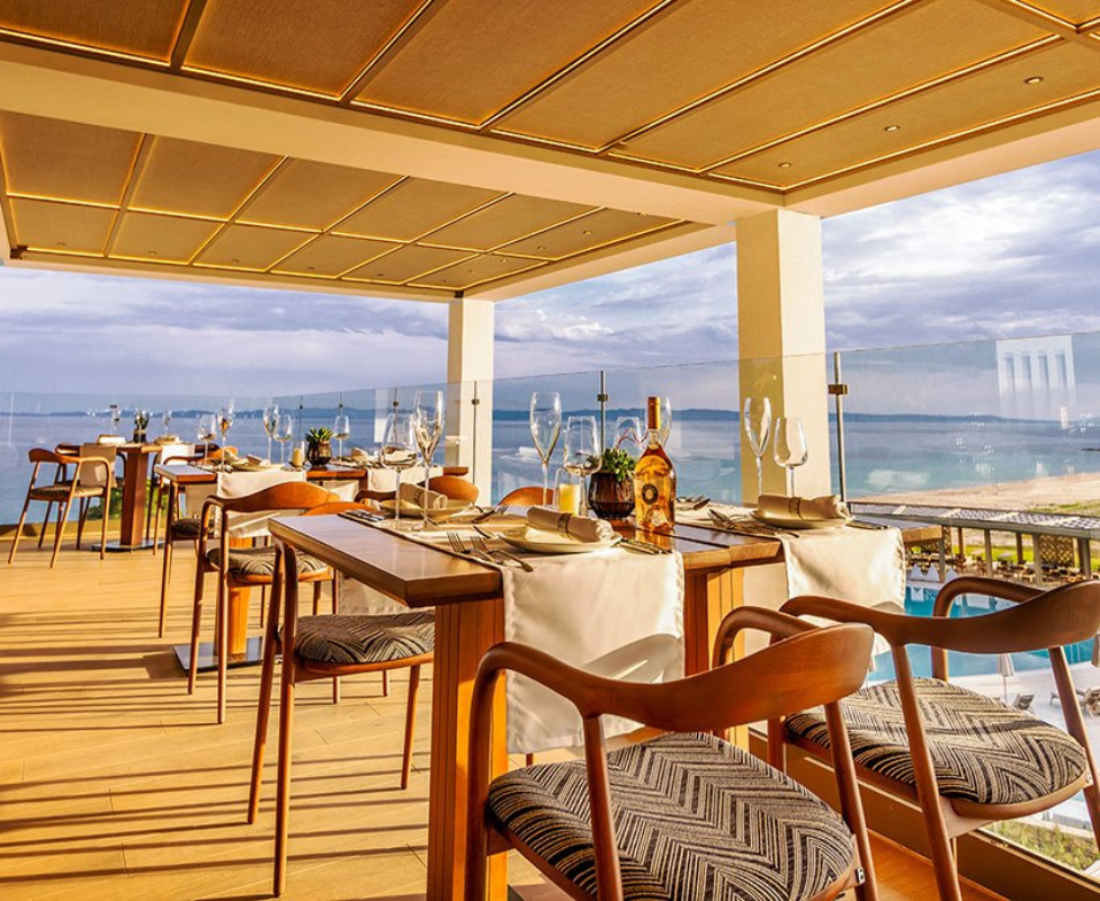 Ammoa Luxury Hotel & Spa restoran bar.jpg