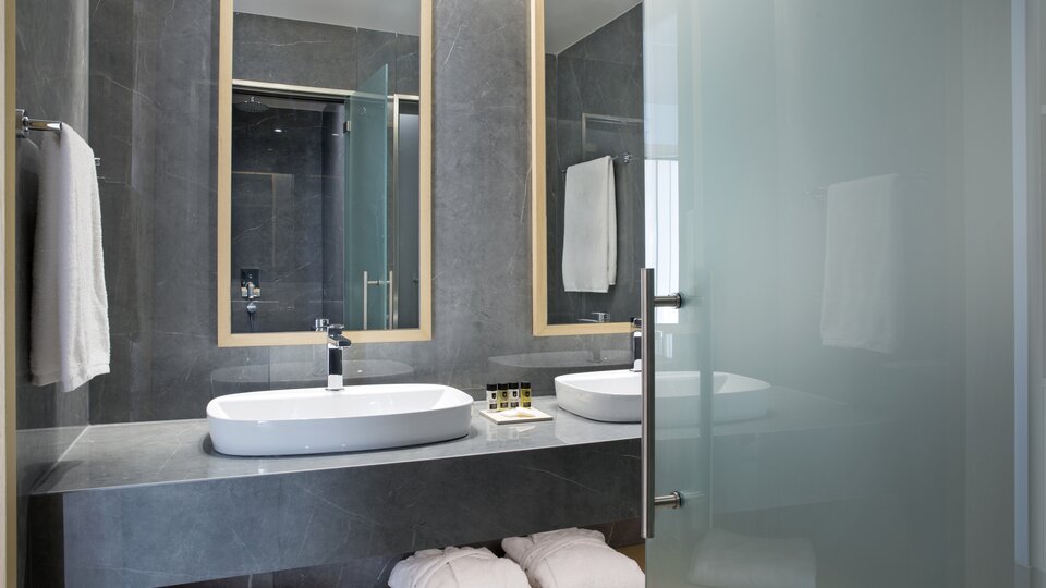 Ammoa hotel - bathroom.jpg