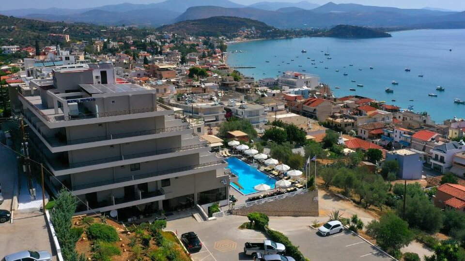 Hotel King Minas - Pogled na hotel.jpg