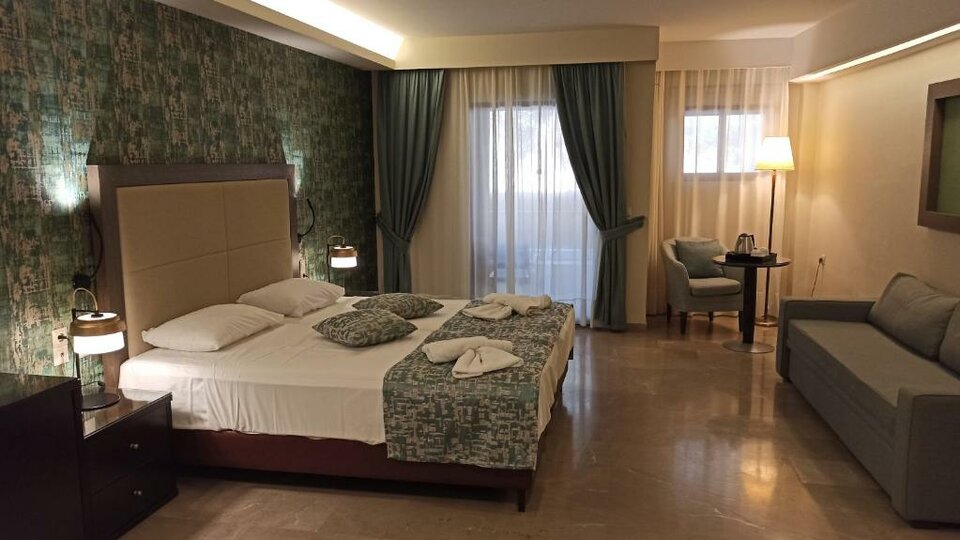 Hotel King Minas - Pogled na sobu iz drugog ugla.jpg