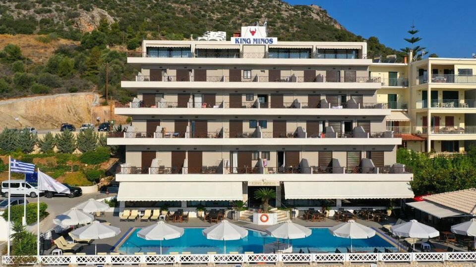 King Minas hotel - Pogled na hotel.jpg