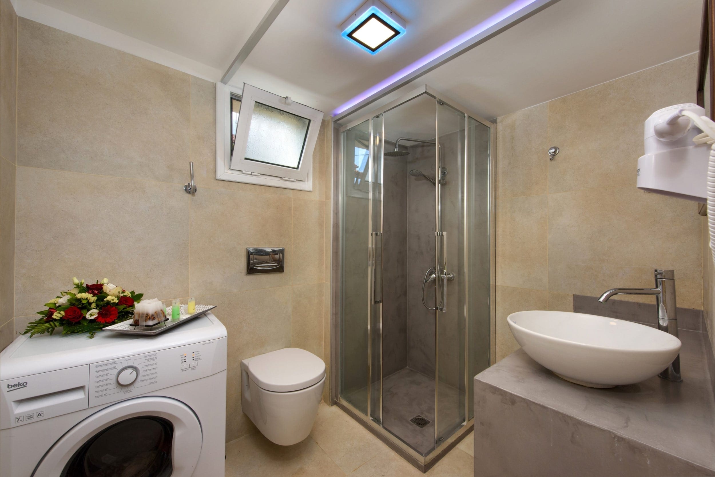 Hotel Angelo Del Arte bathroom.jpg