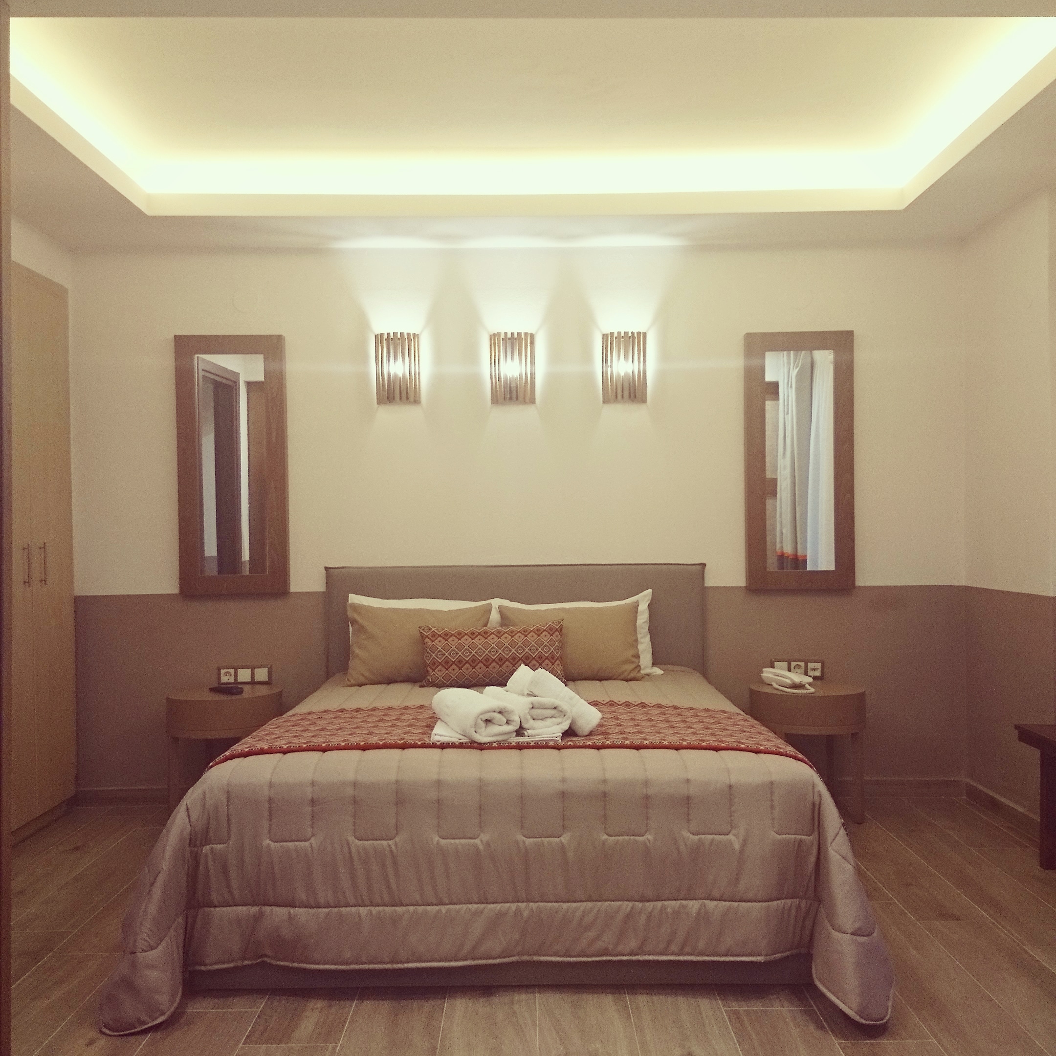 Asteris Village Hotel - Junior suites - bračni krevet.jpg