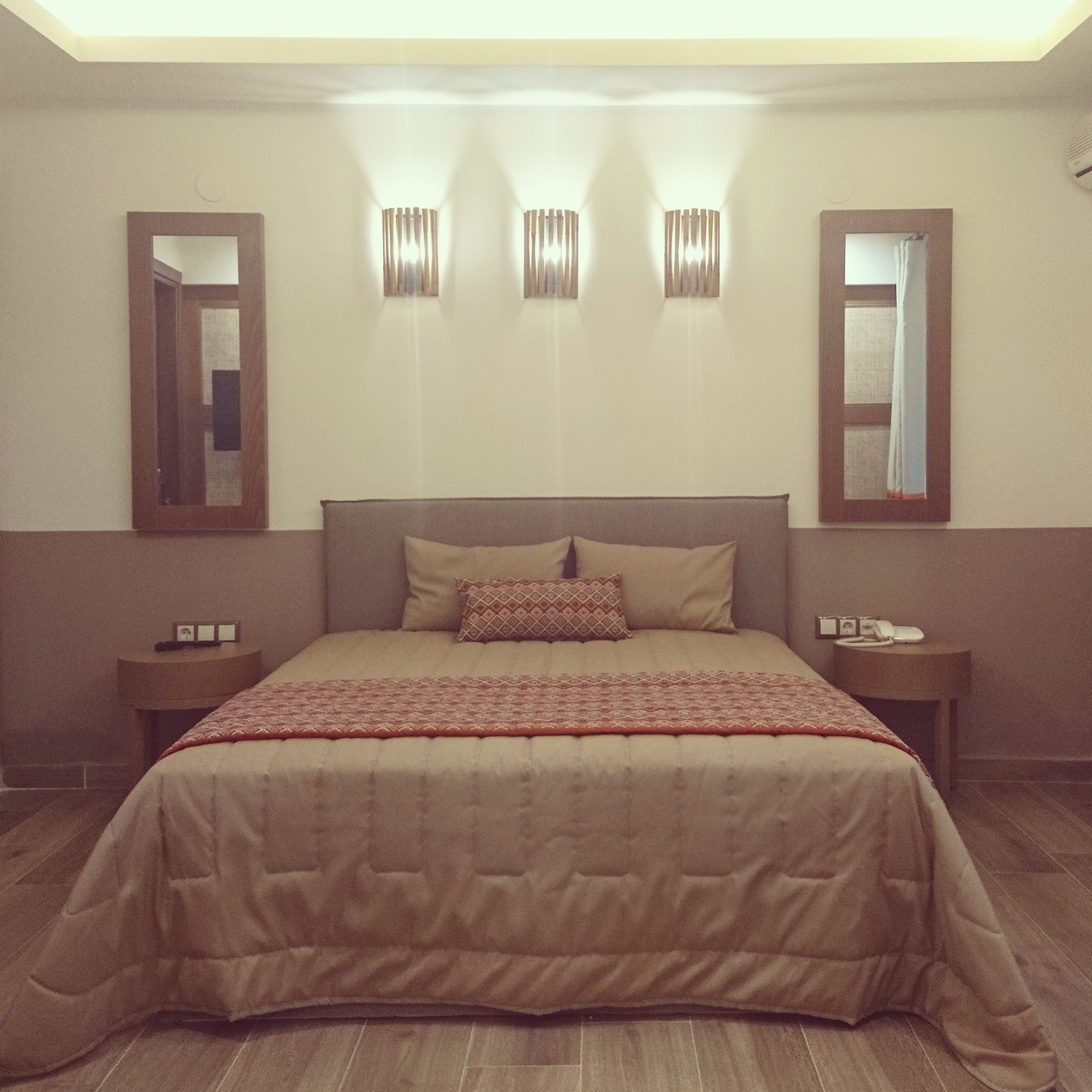 Asteris Village Hotel - Junior suites - francuski ležaj iz još jednog ugla.jpg
