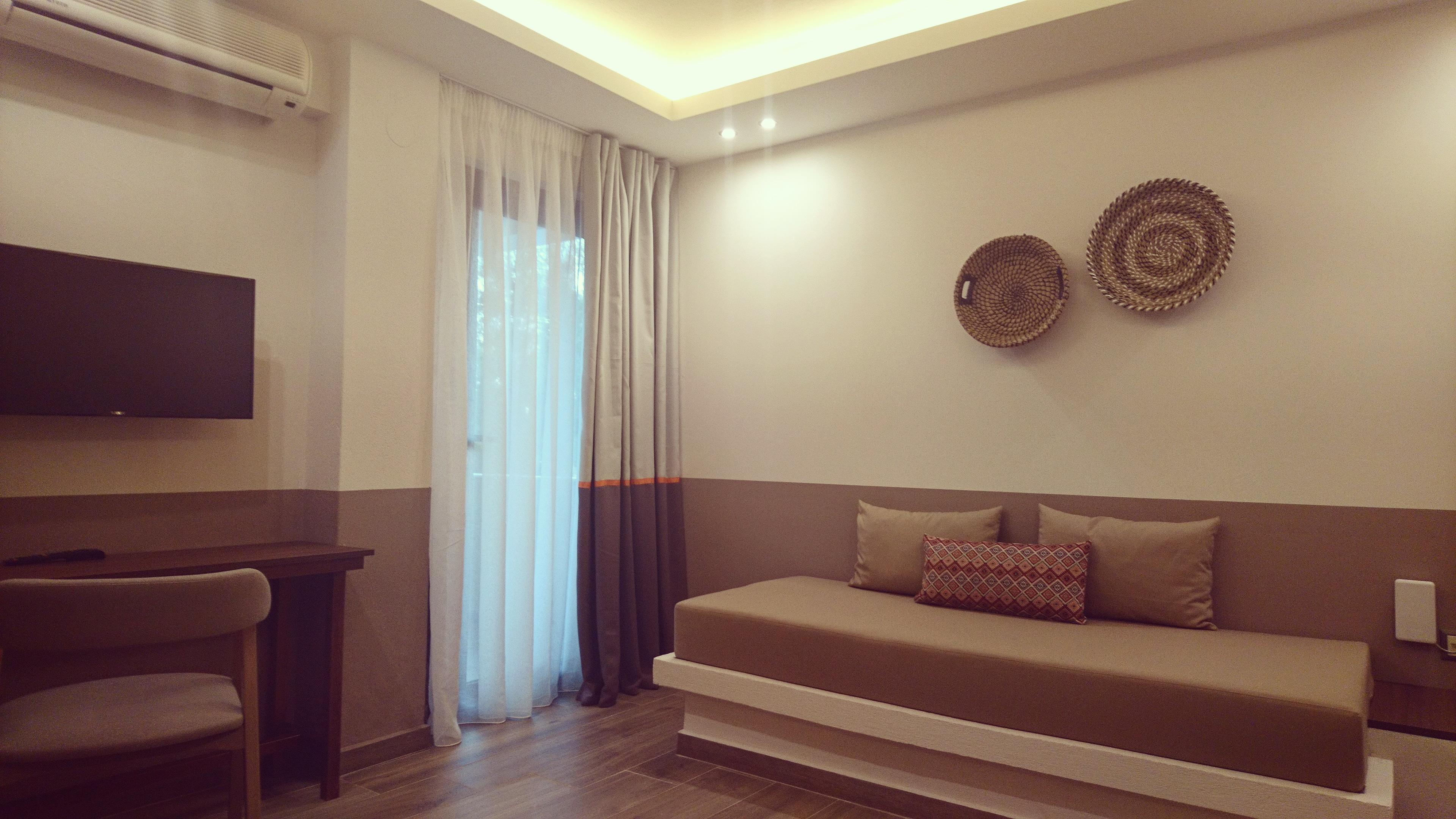 Asteris Village Hotel - Junior suites - nameštaj.jpg