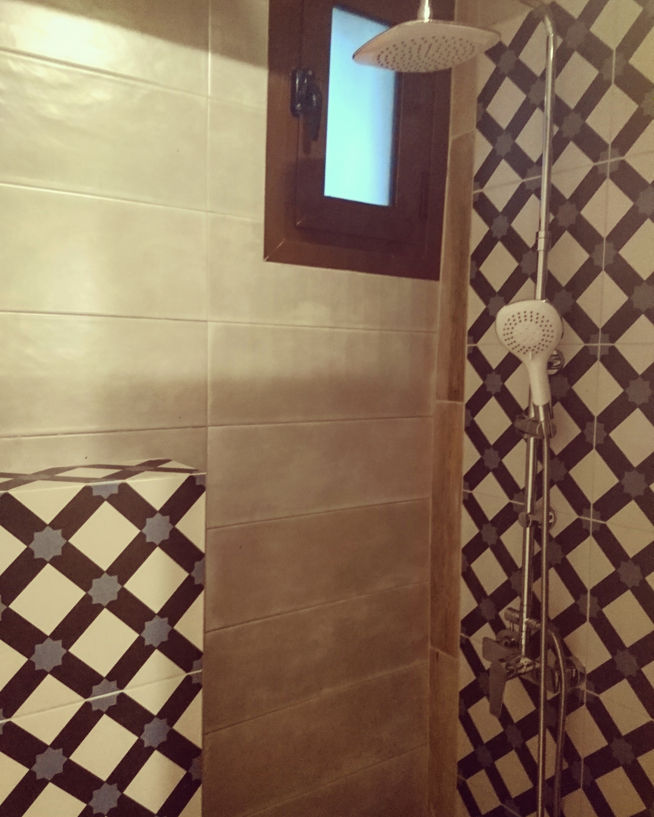 Asteris Village Hotel - Junior suites - tuš kabina.jpg