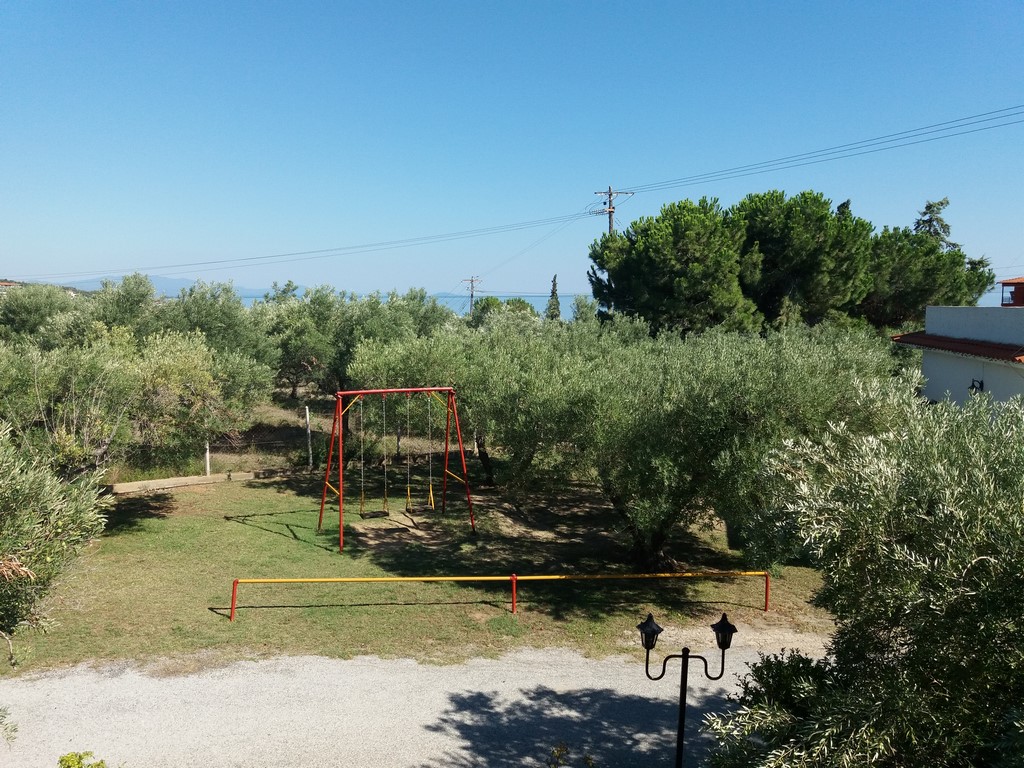 Asteris Village Hotel - pogled na dečje igralište.jpg
