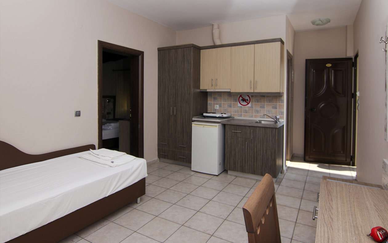 Sunset hotel - Apartment - pogled na kuhinju.jpg