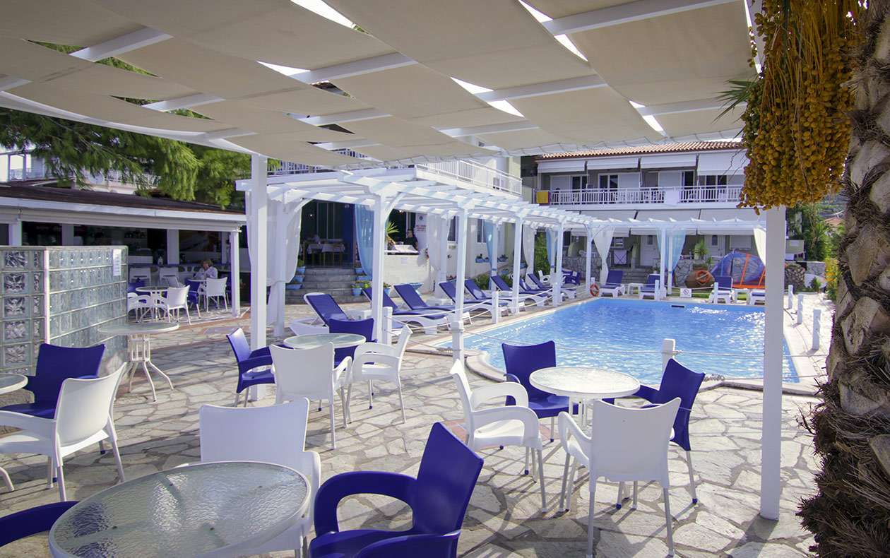 Sunset hotel - Okolina bazena.jpg