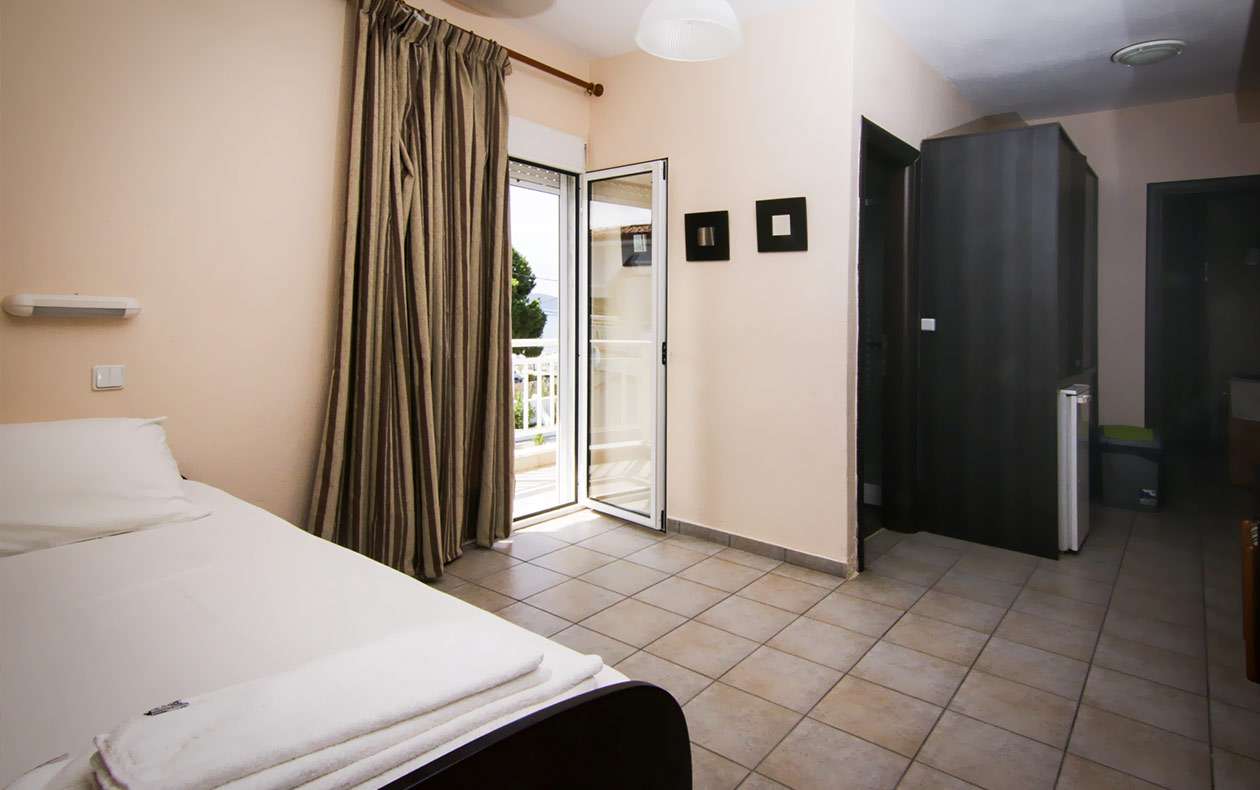 Sunset hotel - Suite - pogled na sobu.jpg