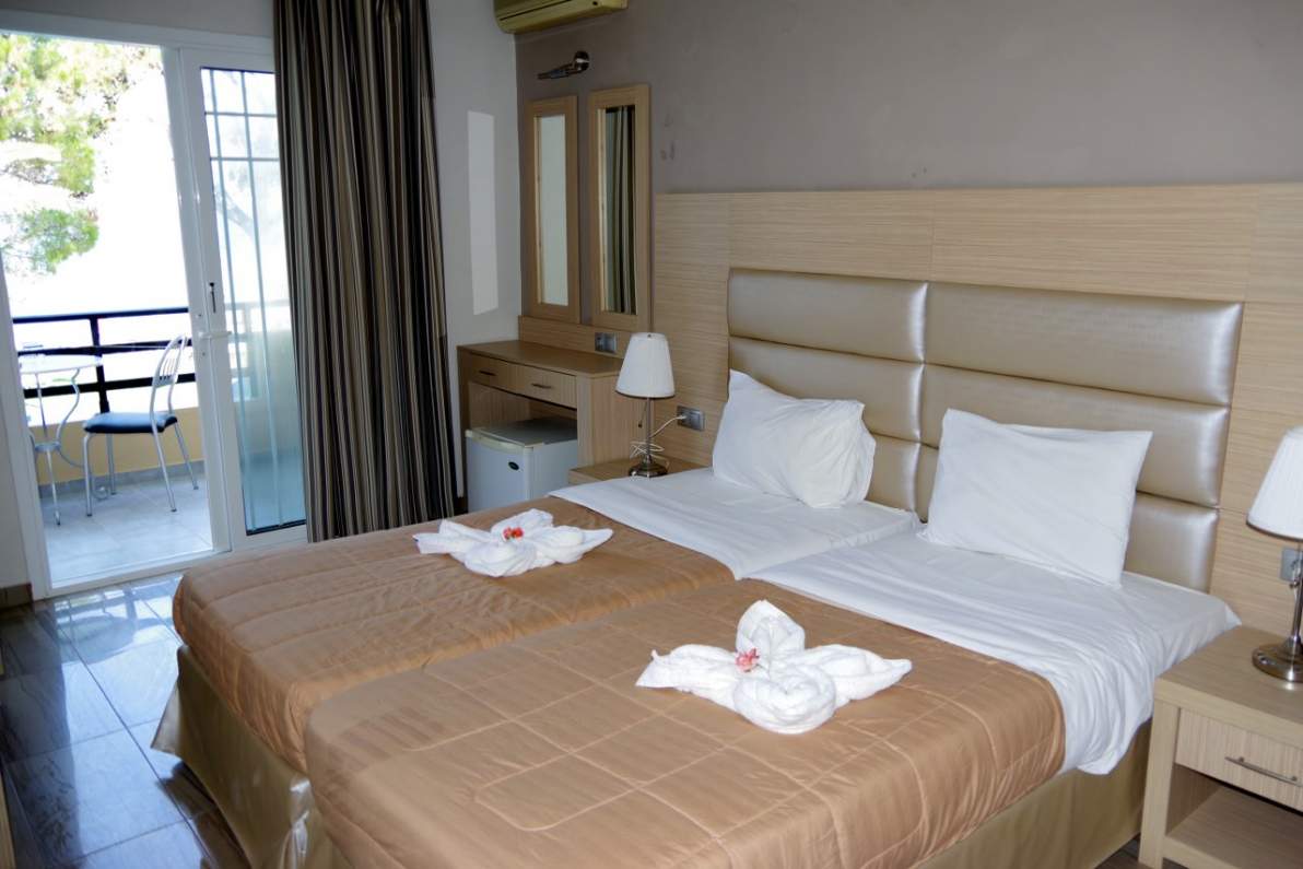 Hotel Rahoni Bay Resort-Superior soba.jpg