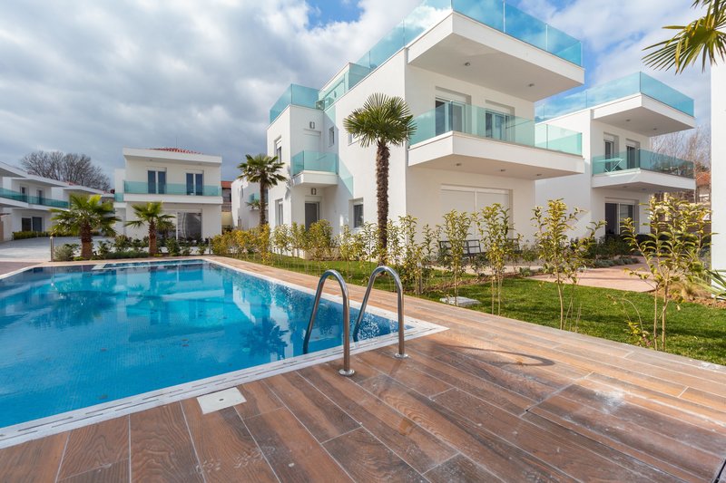 Acrotel Porto Brava Luxury Villas - pogled na bazen.jpg