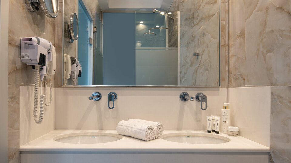 4 You Boutique hotel - kupatilo.jpg
