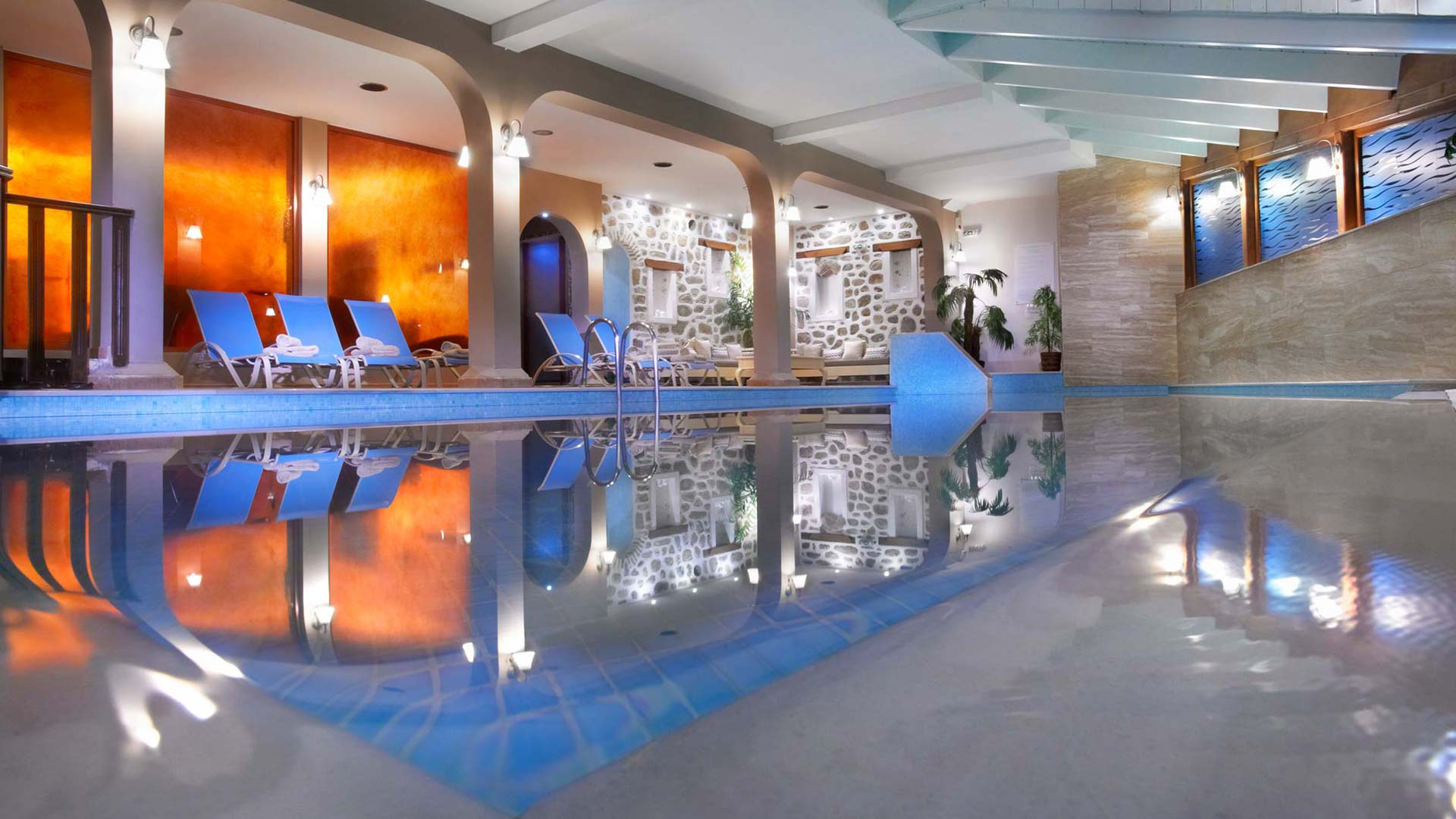Acrotel Athena Residence - bazen u zatvorenom.jpg