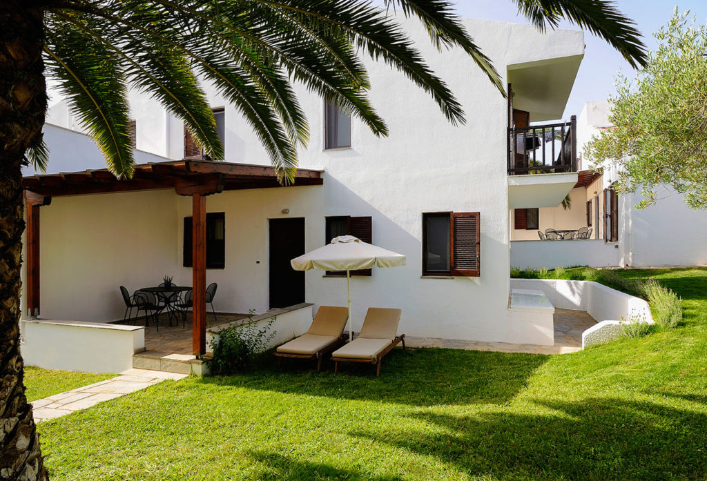 Hotel Trikorfo Beach - Bungalov spolja.jpg