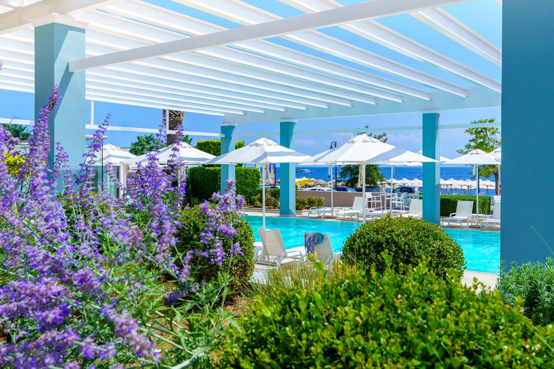 Elinotel Sermilia Resort hotel - Detalji pored bazena.jpg