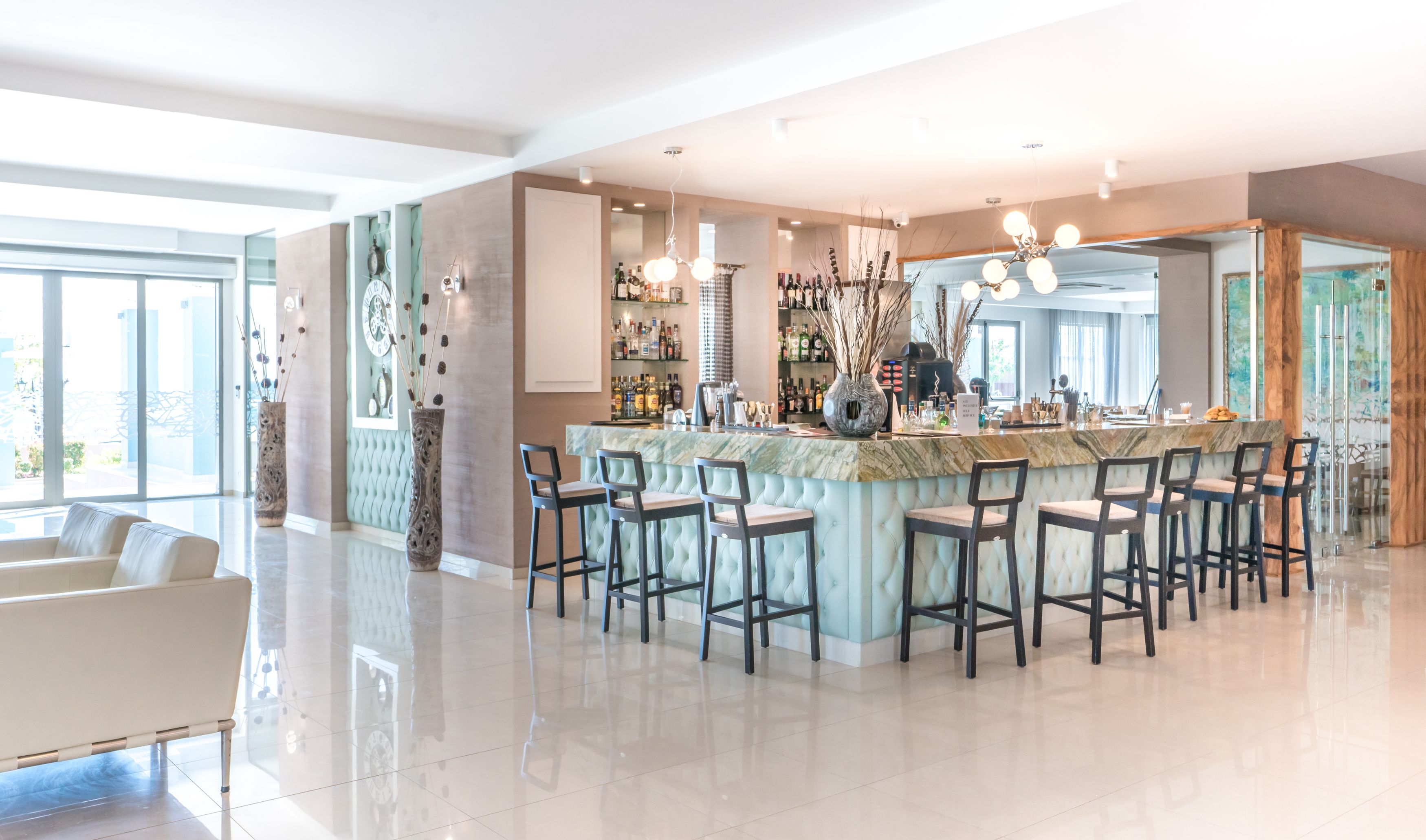Elinotel Sermilia Resort hotel - Loby bar.jpg
