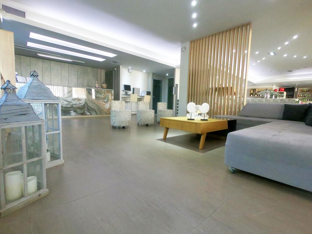 Hotel Anna lobby.jpg