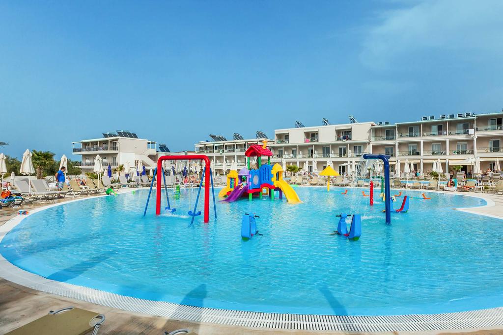 Hotel Anna pool for children.jpg