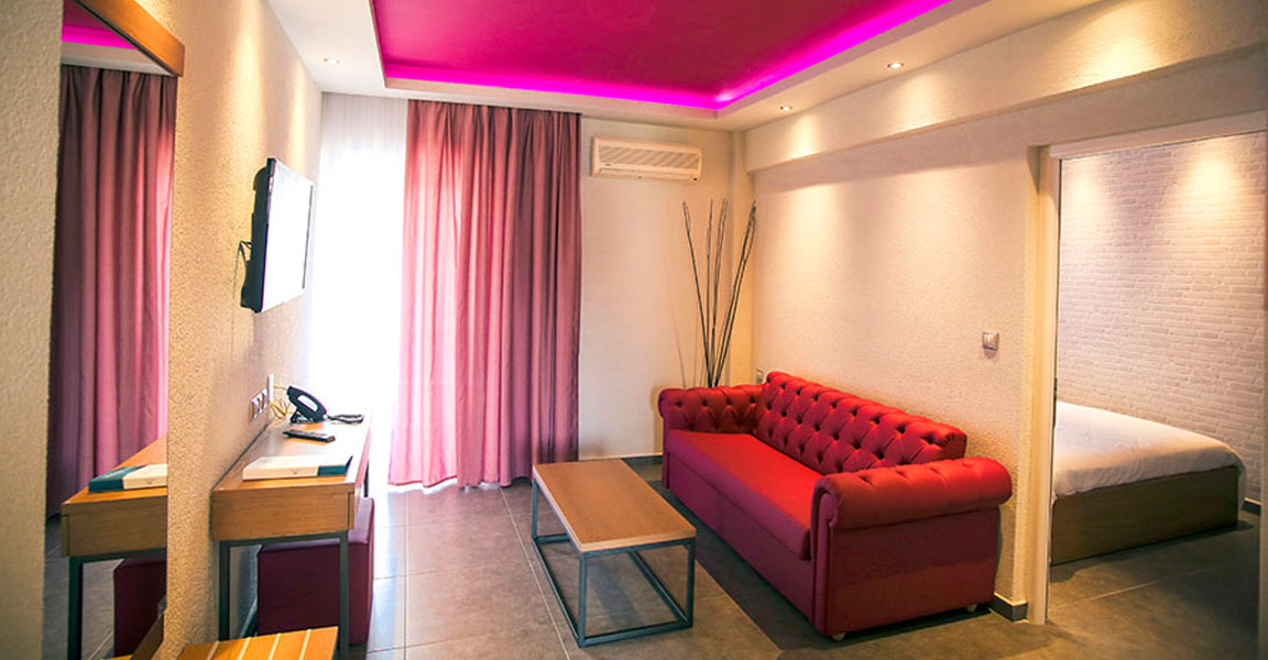 Royal Hotel - suite.jpg