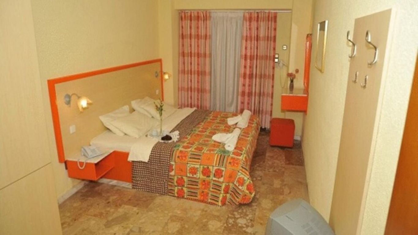Hotel Olympic Kosma-Standardna soba.jpg