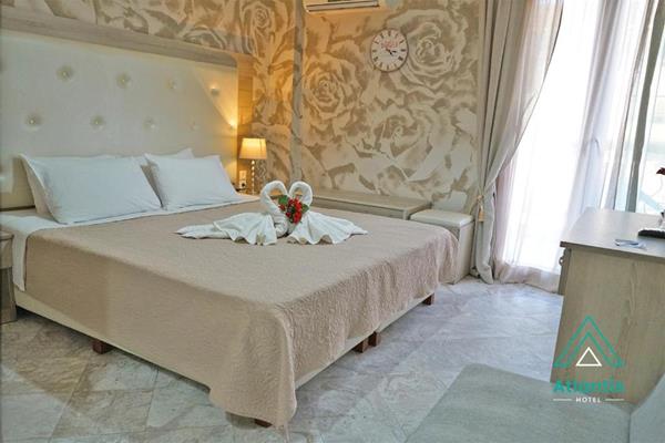 Atlantis hotel - francuski ležaj.jpg