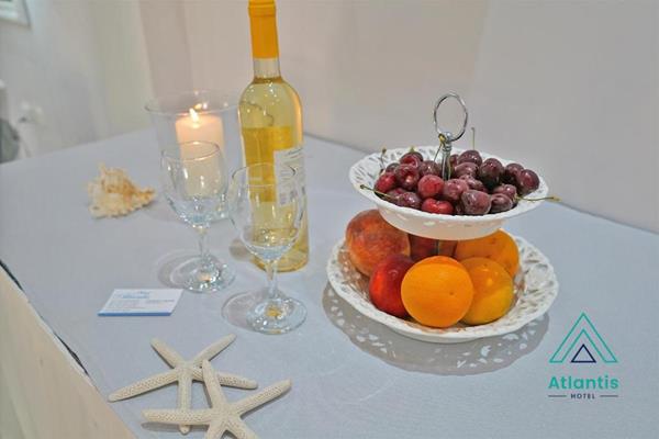 Atlantis hotel - voće i vino.jpg