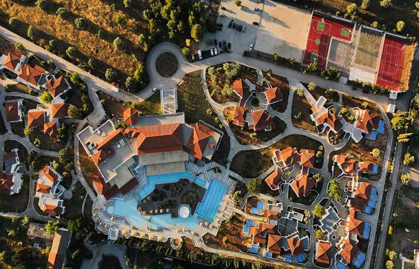 Eretria Hotel - pogled iz ptičje perspektive.jpg