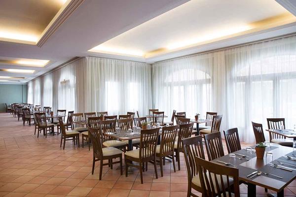 Eretria Hotel - pogled na restoran.jpg