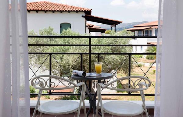 Eretria Hotel - pogled sa balkona.jpg