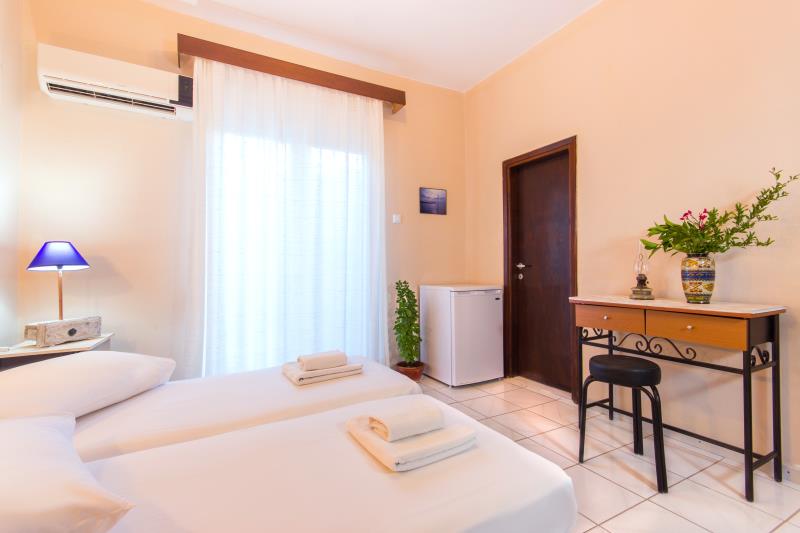 America hotel - Tasos - dva odvojena kreveta.jpg