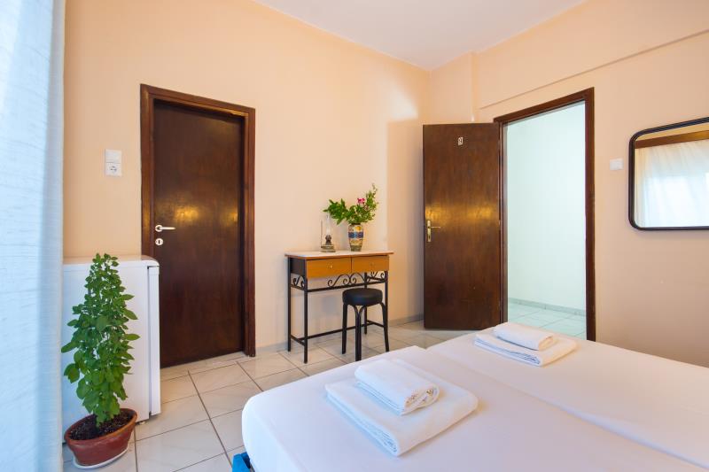 America hotel - Tasos - pogled na sobu.jpg