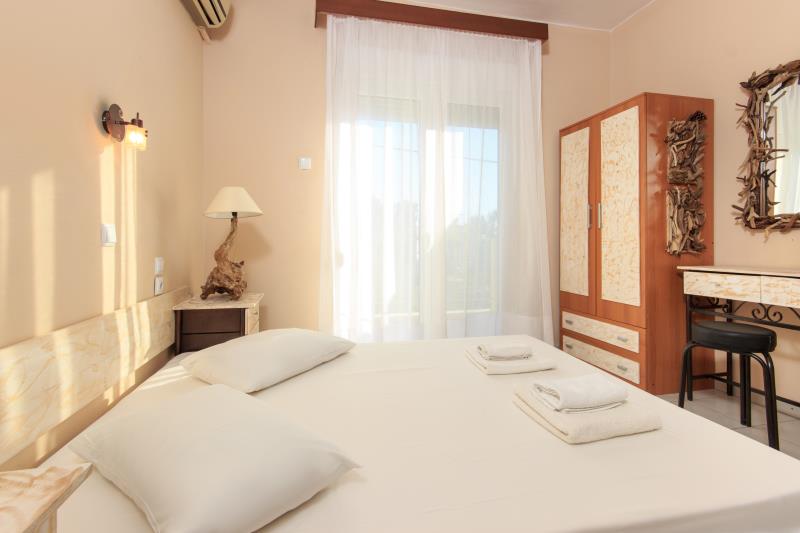 Hotel America - Tasos - francuski ležaj.jpg