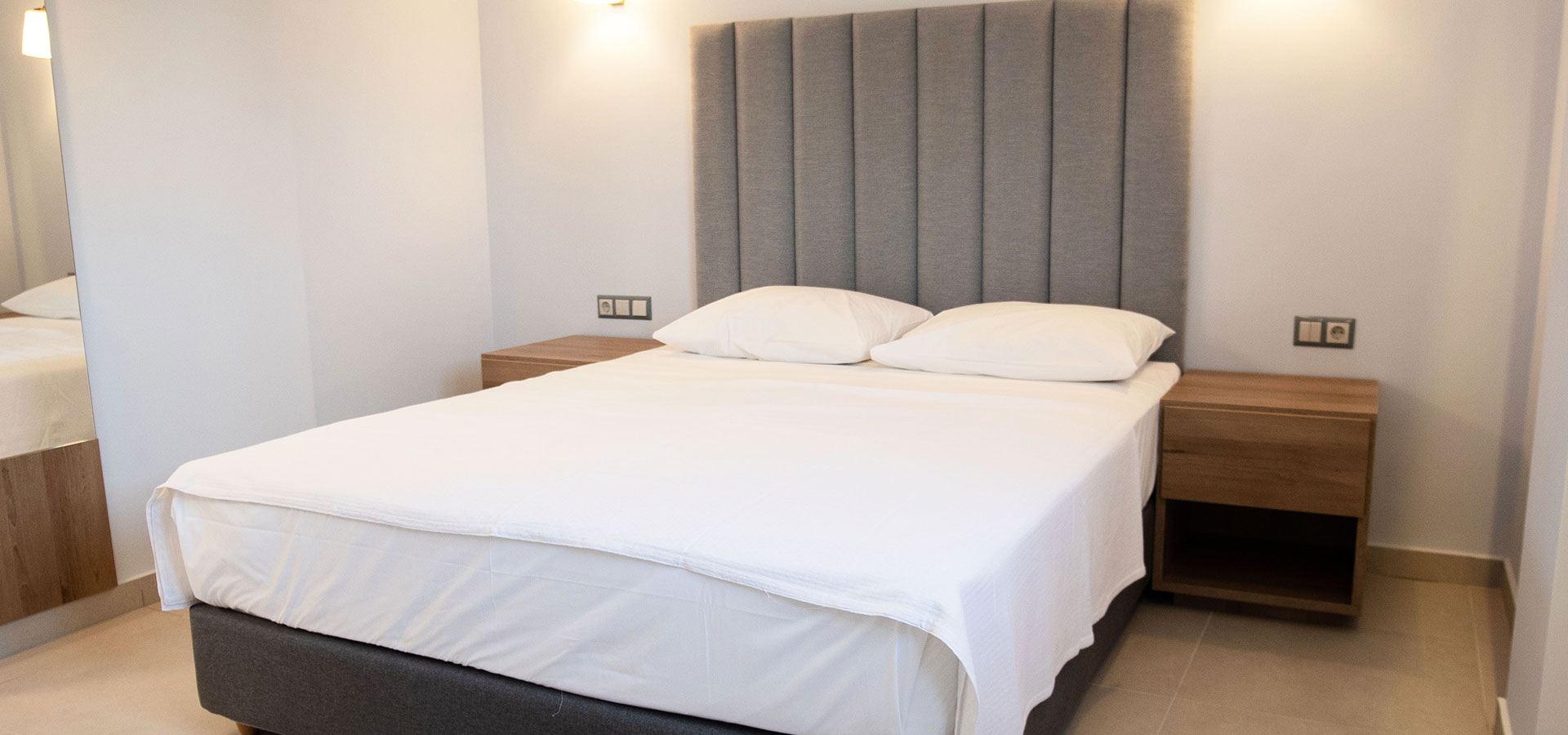 8 Boutique Suites - francuski ležaj.jpg
