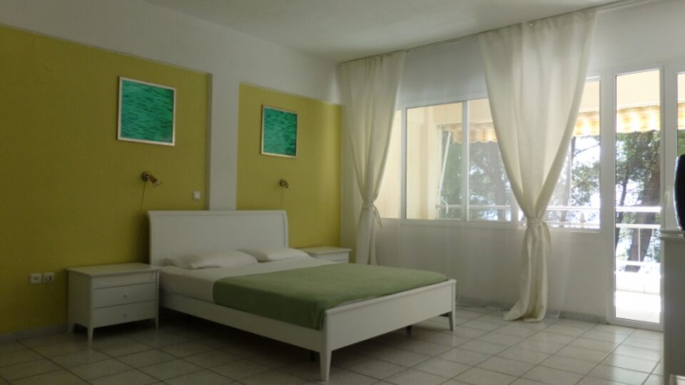 Dryades Hotel - Bračni krevet.jpg