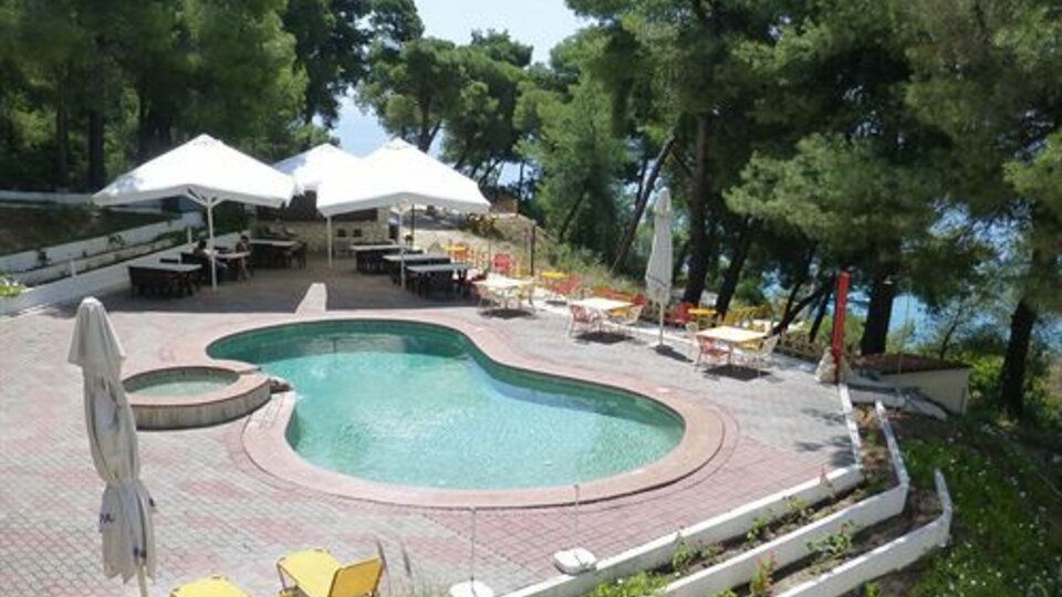 Dryades Hotel - Još jedan pogled na bazen.jpg