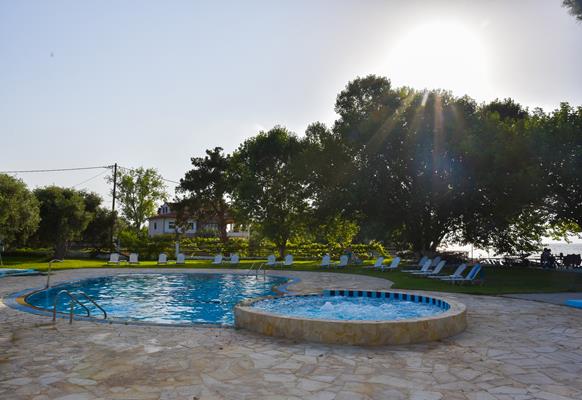 Coral Hotel - jacuzzi.jpg