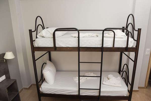 Coral Hotel - krevet na sprat iz drugog ugla.jpg