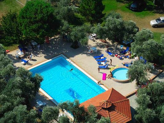 Hotel Coral - bazen iz vazduha.jpg