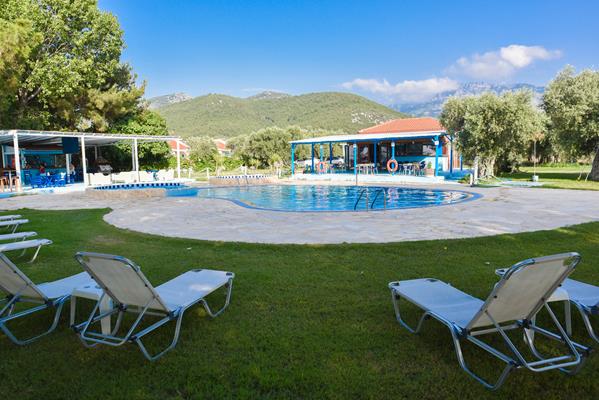 Hotel Coral - pogled na bazen.jpg