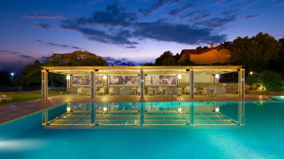 Ismaros hotel - bazen.jpg