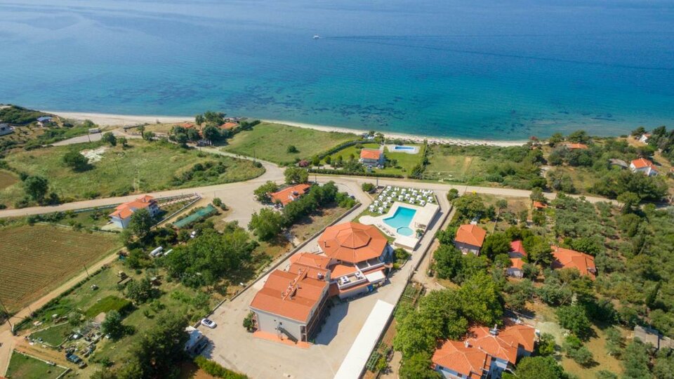 Ismaros hotel - pogled iz vazduha.jpg