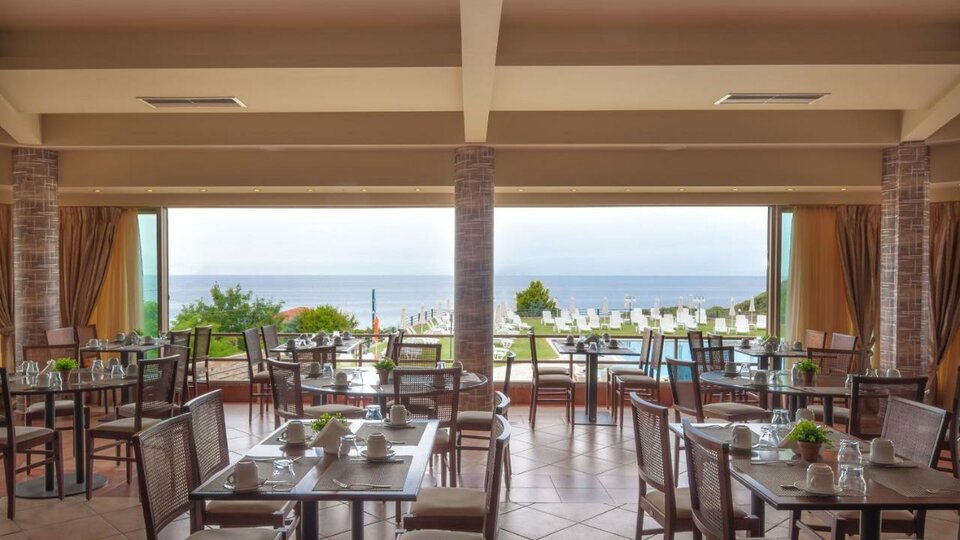 Ismaros hotel - restoran.jpg