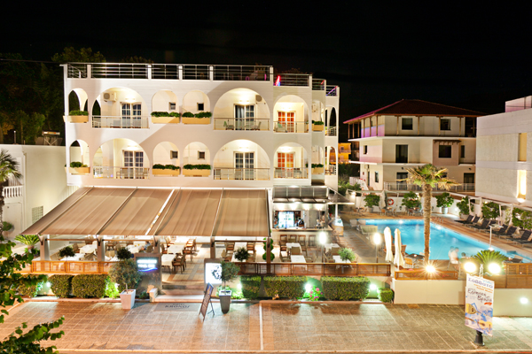 Kronos hotel - izgled hotela spolja.jpg