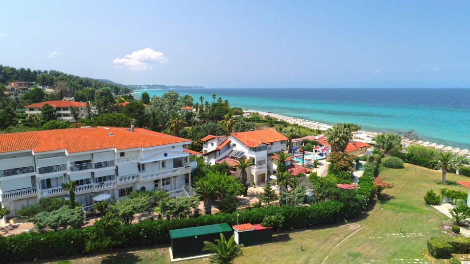 Hotel Villa George - izgled objekta spolja iz drugog ugla.jpg